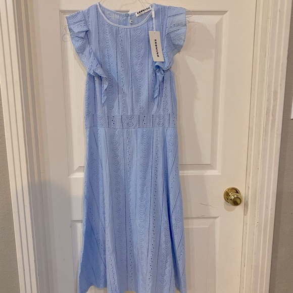 ecowish Dresses & Skirts - New eyelet dress Women’s medium pinafore style look blue